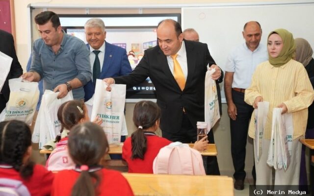 Seydikemer Belediyesi kırtasiye desteği ile öğrencilere ulaşan malzemeler.