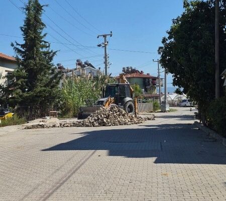 Çamköy’de Yol Tamiratları Sürüyor
