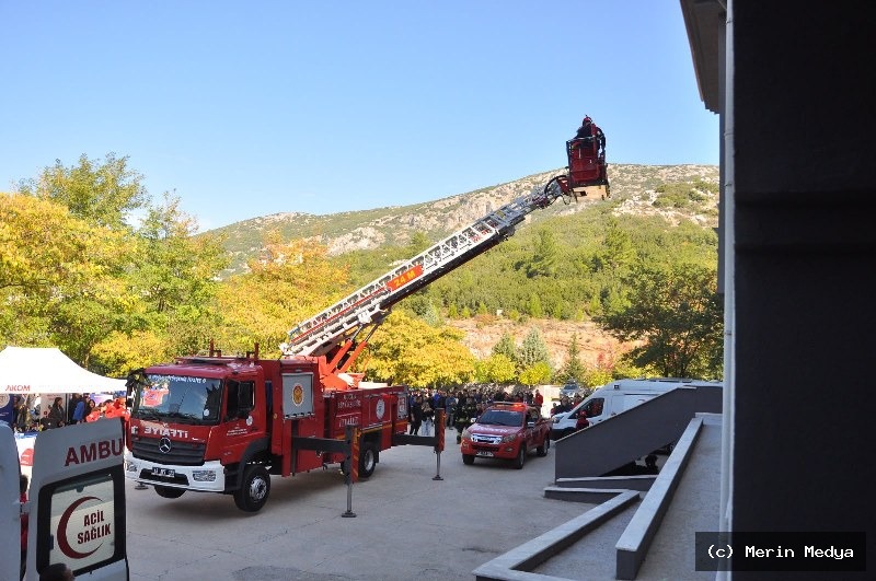 MENTEŞE’DE OKULDA GERÇEĞİ ARATMAYAN YANGIN TATBİKATI
